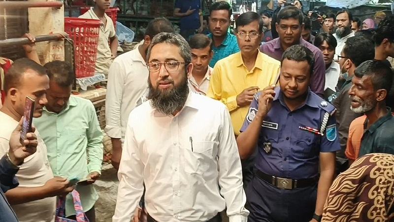 মানিকগঞ্জে বাজার নিয়ন্ত্রণে বিশেষ টাস্কফোর্সের মনিটরিং অভিযান