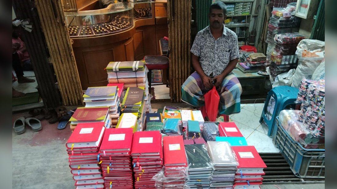 কেন হারিয়ে গেল বাংলার ঐতিহ্যবাহী ব্যবসার ‘লাল খাতা’