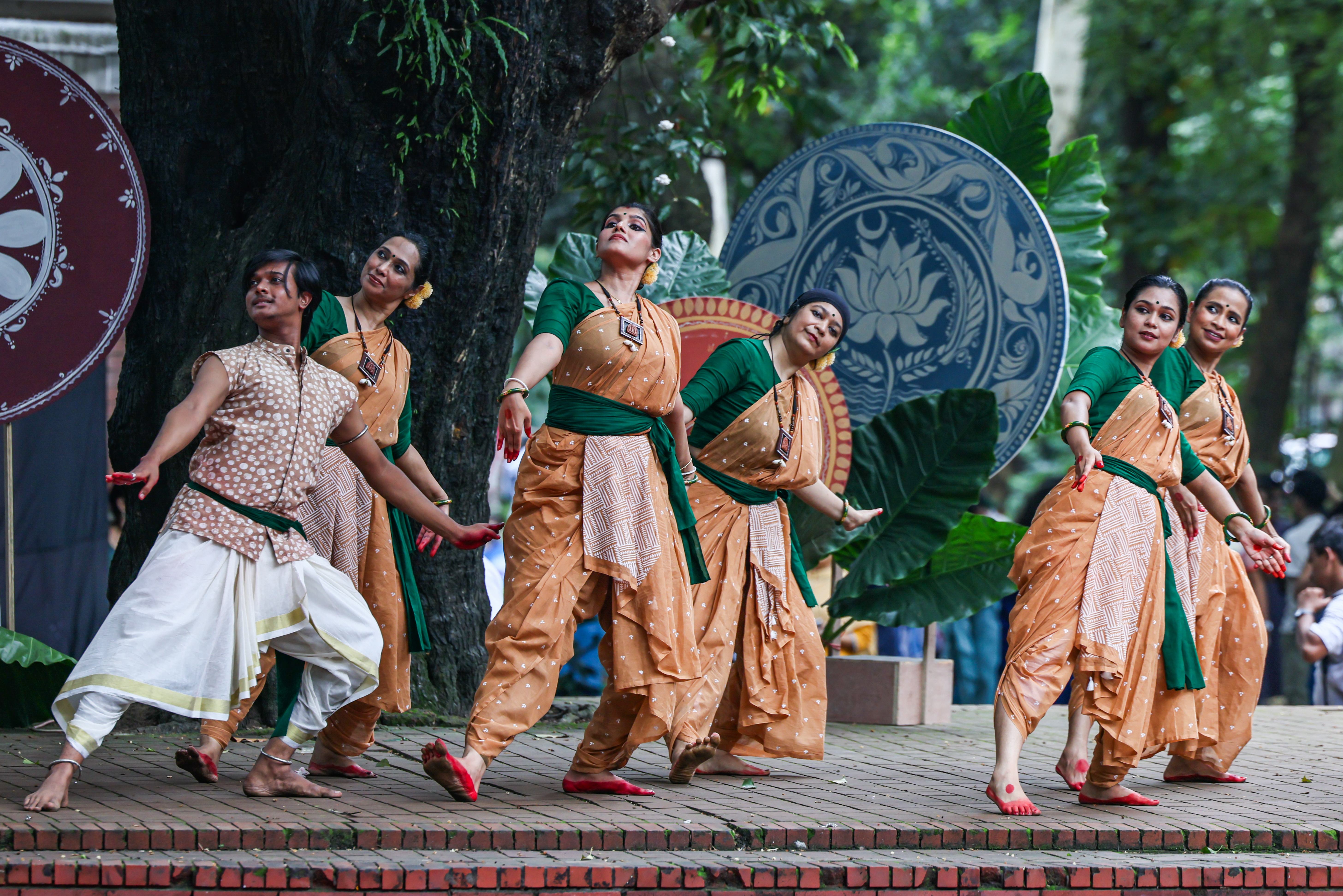নৃত্যের ছন্দে বর্ষা উদযাপন ও বন্যার্তদের সহায়তায় ঢাবির চারুকলায় ‘ঘনঘটা ২’