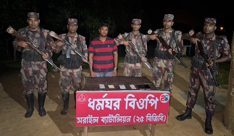 অবৈধভাবে ভারতে যাওয়ার পথে বাংলাদেশী নাগরিক আটক