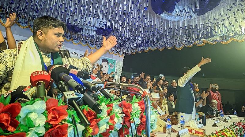 বিএনপি ওপেনে ‘হ্যাঁ’ কিন্তু গোপনে ‘না’এর কার্যক্রম চালাচ্ছে: হাসনাত আব্দুল্লাহ