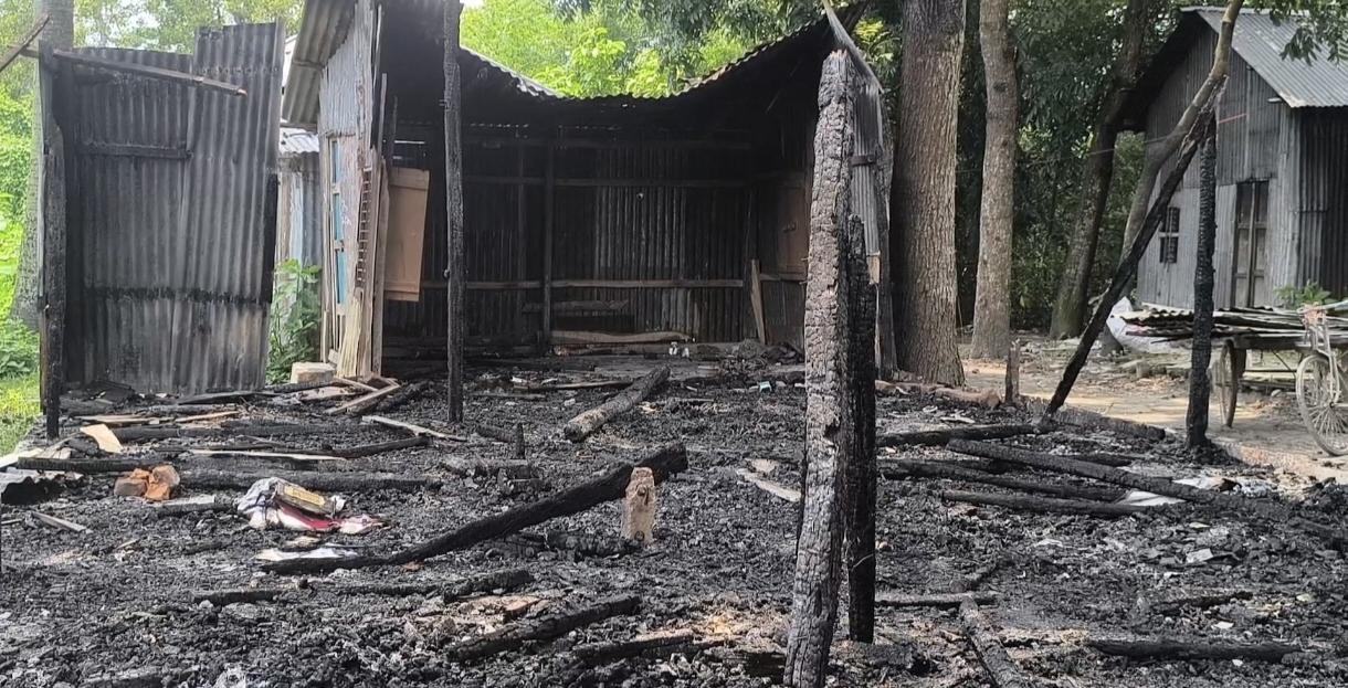 মাদকসেবীদের বাধা দেয়ায় পাটের গোডাউনে অগ্নিসংযোগের অভিযোগ, ক্ষতি ১০ লাখ টাকা