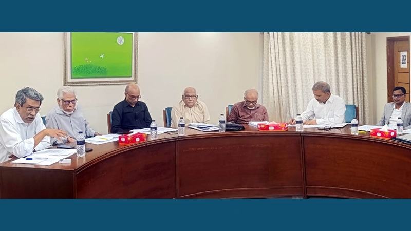 আইন উপদেষ্টা, অ্যাটর্নি জেনারেলসহ বিশেষজ্ঞদের সঙ্গে সভা করল ঐকমত্য কমিশন