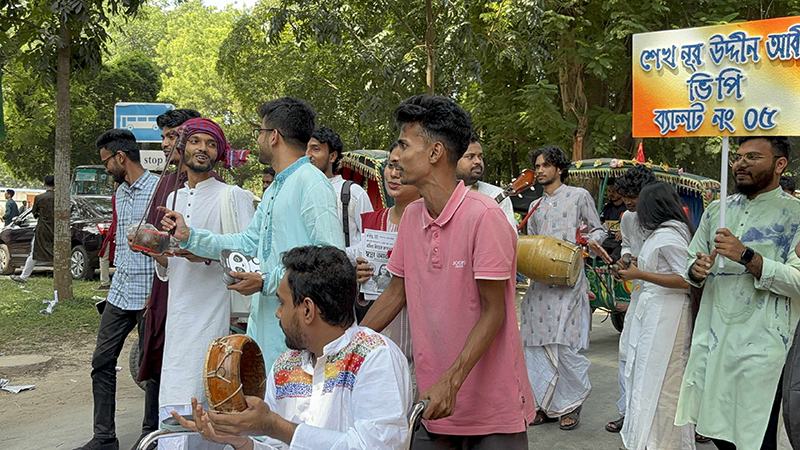 রাকসু নির্বাচনের শেষ মুহূর্তে প্রার্থীদের তোড়জোড়