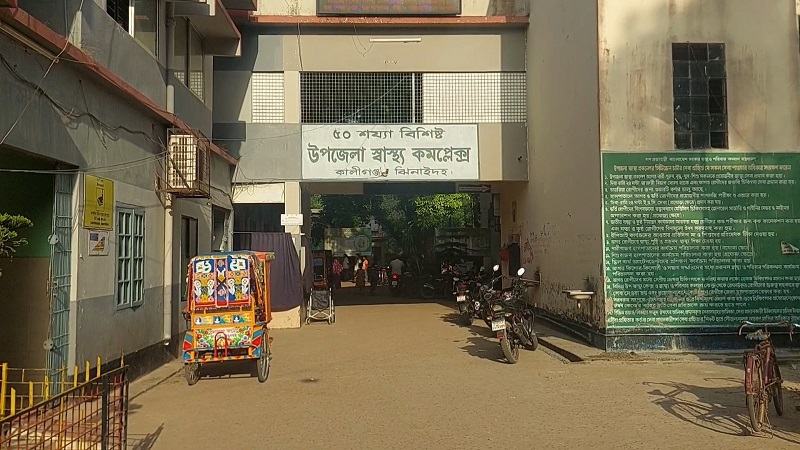 ঝিনাইদহে দুই বাসের মাঝখানে চাপা পড়ে হকার নিহত