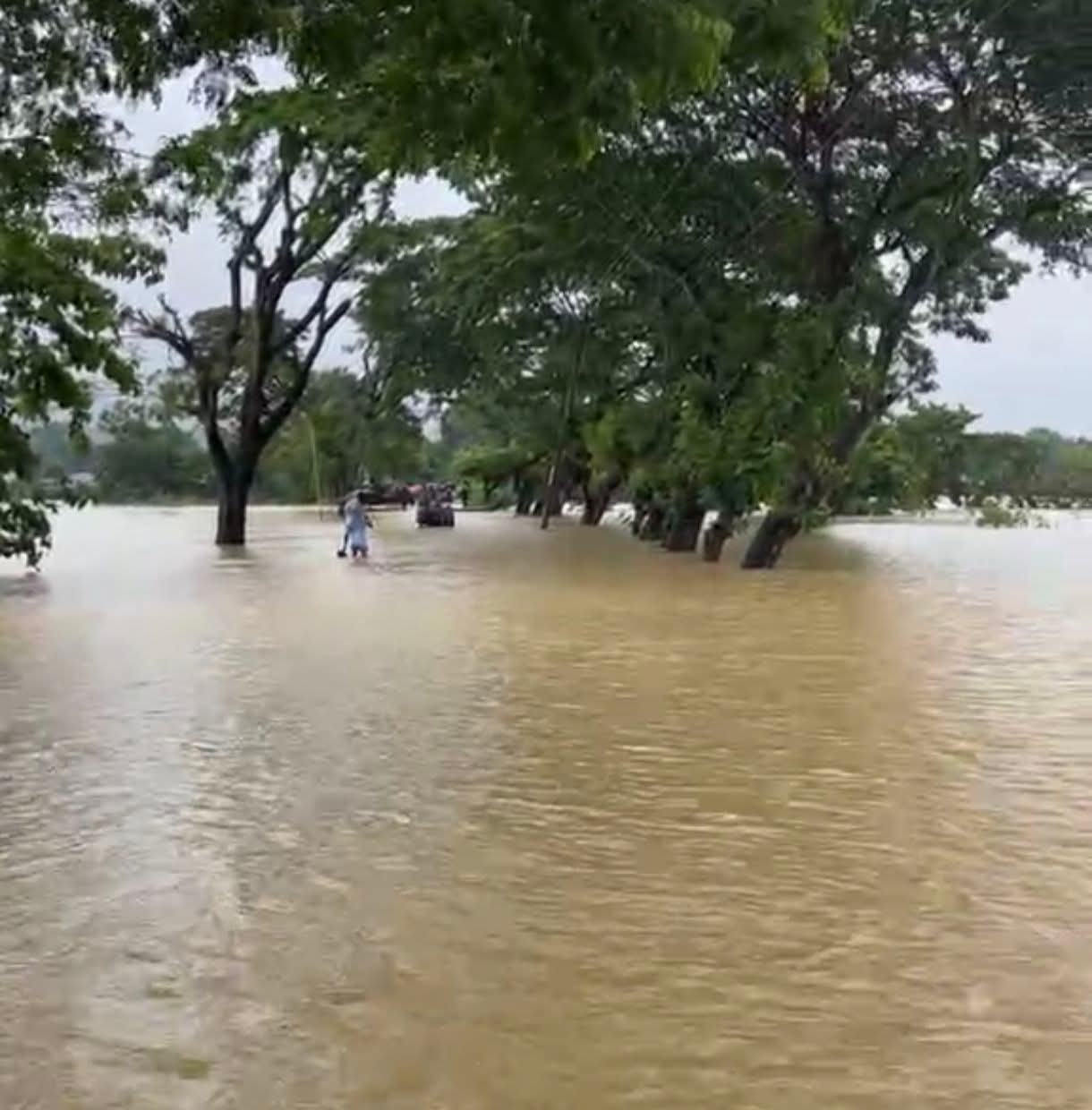 সড়ক তলিয়ে সাজেকে আটকা প্রায় ৬০০ পর্যটক