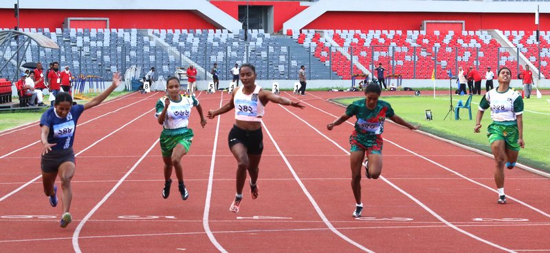 100m Sprinrt Sumaya Dawan (left) win gold.