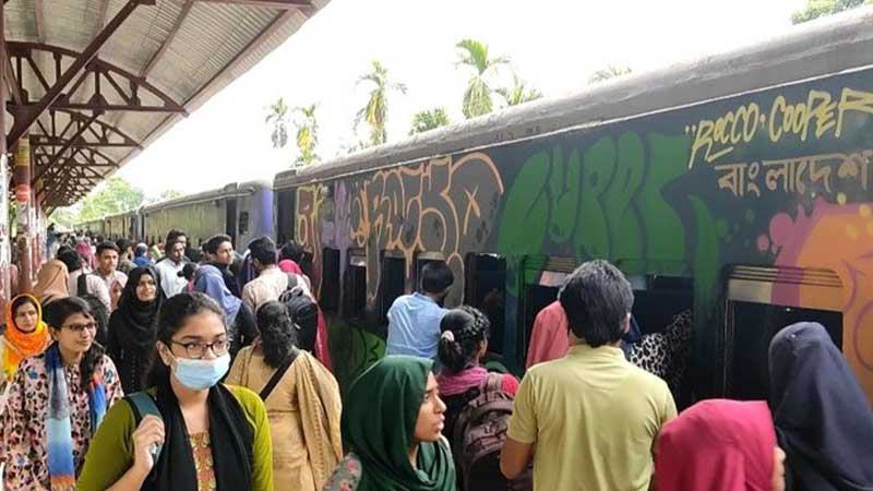 শেষ ট্রেনের অপেক্ষা