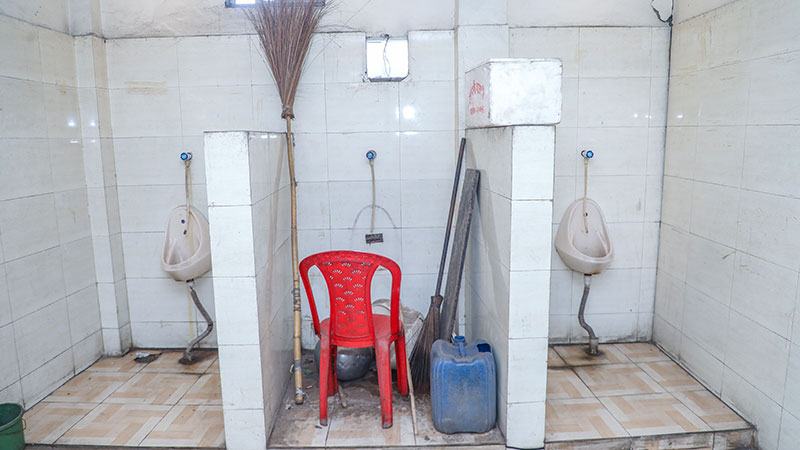 অস্বাস্থ্যকর ও অব্যবস্থাপনার নজির