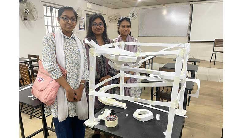 কাগুজে রোলার কোস্টার তৈরির উৎসব