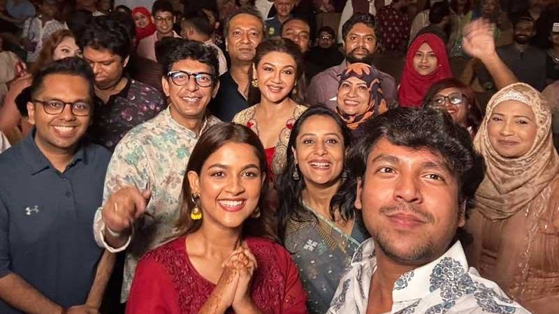 ঈদের সিনেমা দেখতে হলমুখী দর্শক