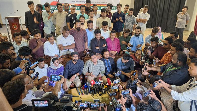 নির্বাচন কমিশন ‘‌কেকের মতো’ ভাগাভাগি হয়ে গেছে: হাসনাত আবদুল্লাহ