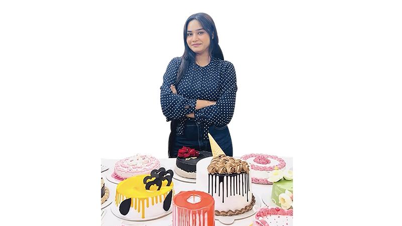 শখ থেকে কেক ব্যবসায় সফল আইইউবিএটির শিক্ষার্থী সানজিদা