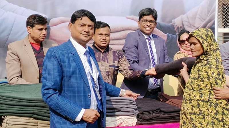 শার্শায় শীতার্তদের কম্বল দিল লংকাবাংলা ফাউন্ডেশন