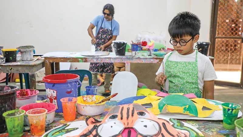 নববর্ষের প্রস্তুতিতে উৎসবমুখর চারুকলা