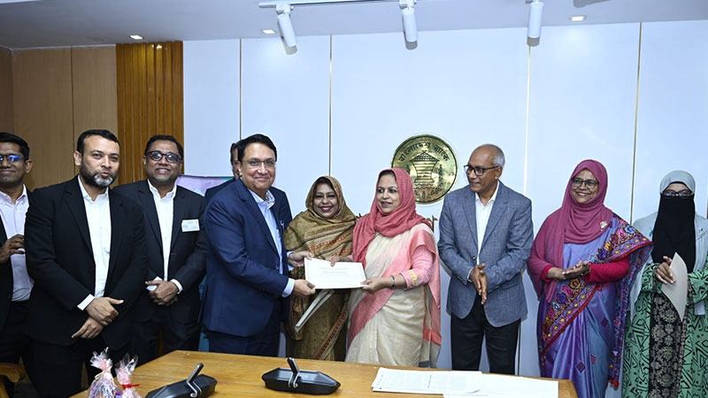 কর্মসংস্থান সৃষ্টিতে অবদানের স্বীকৃতি পেল মার্কেন্টাইল ব্যাংক