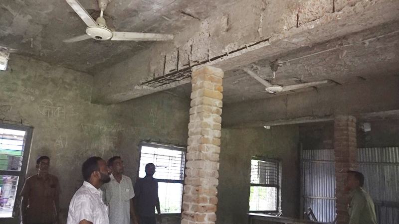 ১৪৫ বছরেও হয়নি জাতীয়করণ, ভবনে ফাটল খসে পড়ে পলেস্তারা