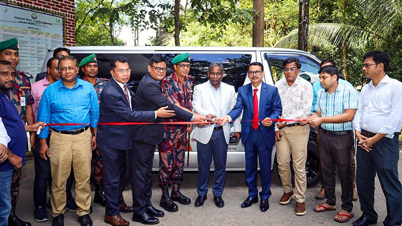 শাবিপ্রবিকে মাইক্রোবাস উপহার সীমান্ত ব্যাংকের