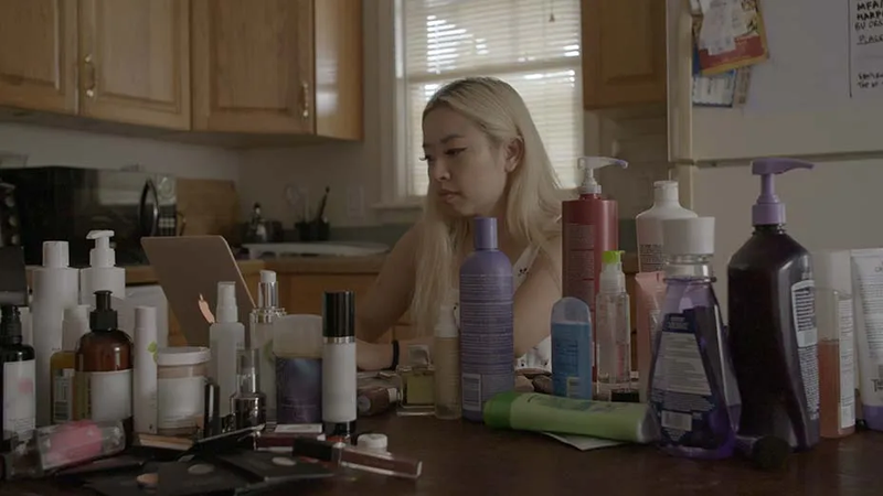 16._toxic_beauty_mymy_nguyen_with_personal_products_c_white_pine_pictures_2019_copy