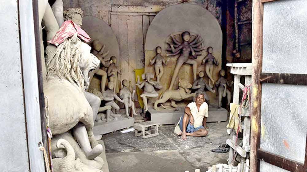 মূল্যবৃদ্ধির সময়ে উৎসব, দুর্গাপূজার অর্থনৈতিক সুফল কার হাতে?