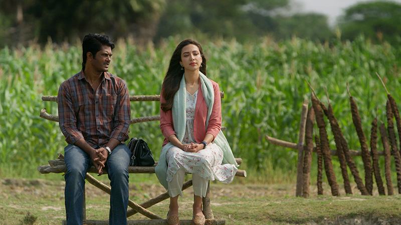 চরের দুর্গম মেঠোপথে মিম-রেজওয়ানের ‘‌লাইফলাইন’