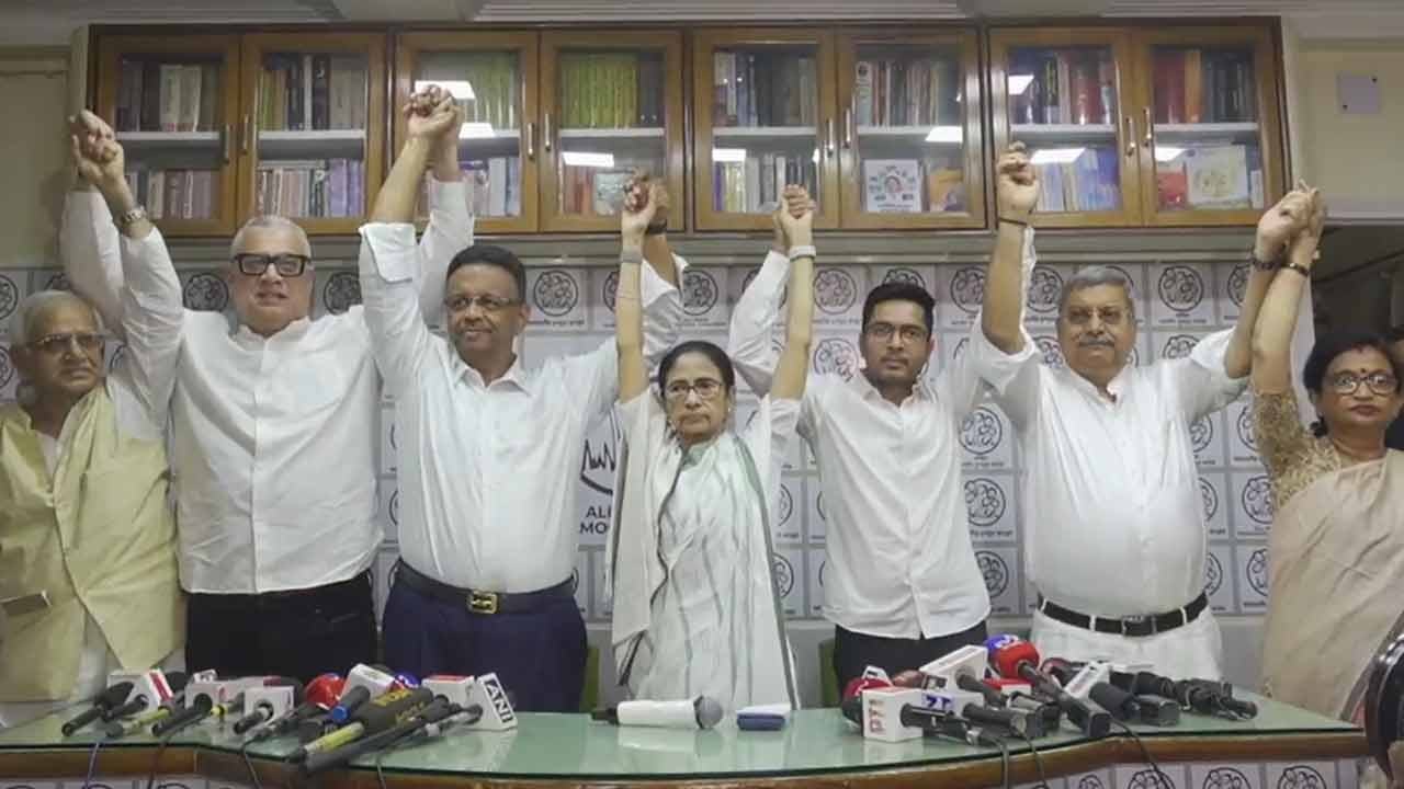 ভোট লুট হয়েছে দাবি করে মমতা বললেন ‘রাস্তায় ছিলাম, রাস্তায় থাকব’