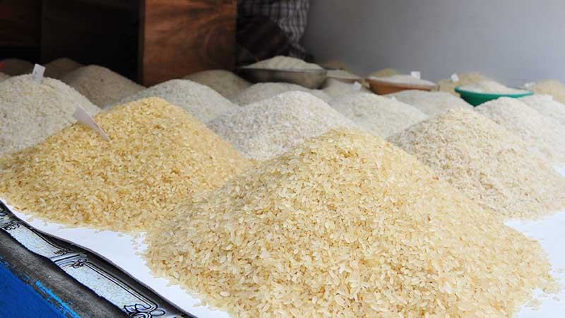 আমদানি বাড়লেও সাতক্ষীরায় কমছে না চালের দাম
