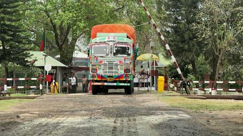 আমদানি বাড়ায় হিলিতে আরেক দফা কমল চালের দাম