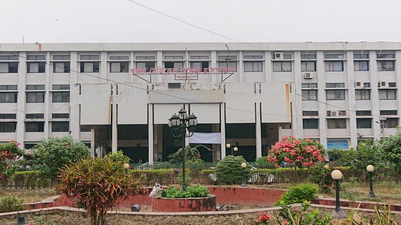 খুমেকে কমিশন বাণিজ্যের ফাঁদে পড়ে সরকারি সেবা বঞ্চিত রোগীরা