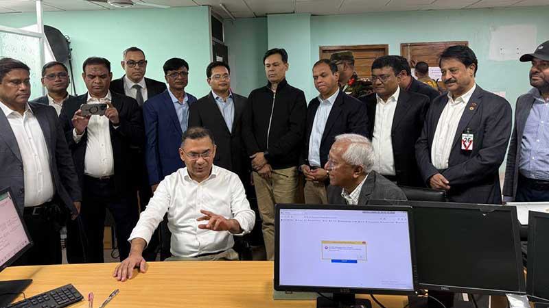 ভোটার হতে ইসিতে গিয়ে প্রক্রিয়া সম্পন্ন করলেন তারেক রহমান