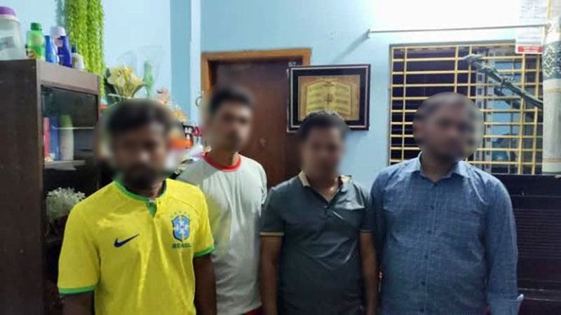 খুলনায় ডিবি ও সমন্বয়ক পরিচয়ে চাঁদাবাজি, ৪ শিক্ষার্থী গ্রেফতার
