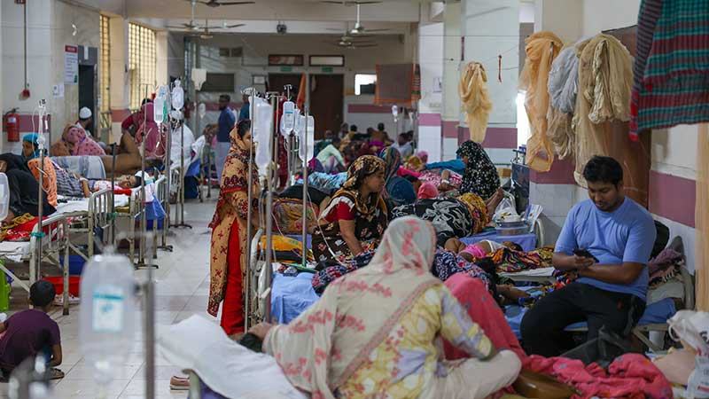 ২০০ রোগীর বিপরীতে একজন ডাক্তার, দুজন নার্স