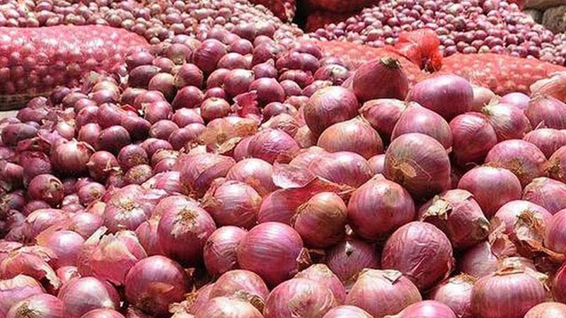 হিলিতে পেঁয়াজের দাম কমেছে কেজিতে ১০-২০ টাকা