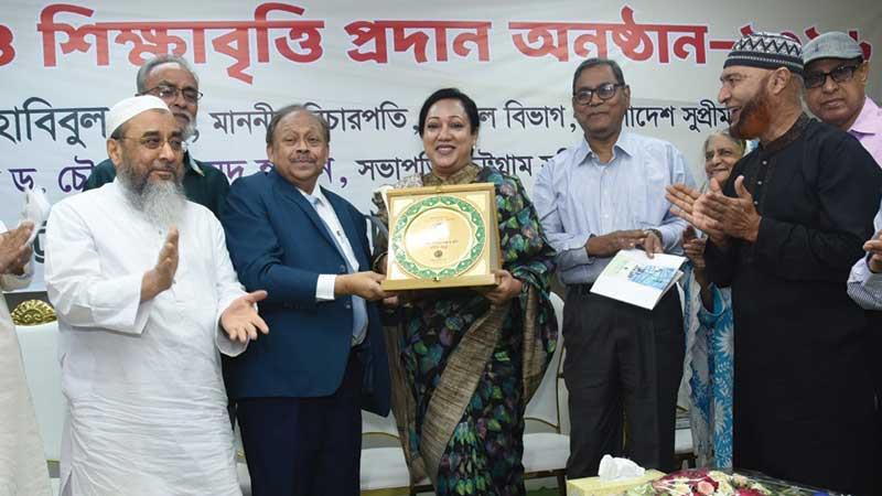 চট্টগ্রাম সমিতি ঢাকার গুণীজন সংবর্ধনা ও শিক্ষাবৃত্তি প্রদান
