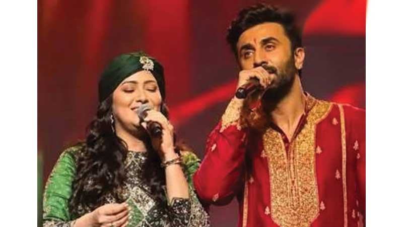 পূজামণ্ডপে গাইলেন রণবীর কাপুর