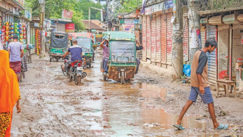 কাদাপানিতে নাকাল বাউনিয়া বটতলার বাসিন্দারা