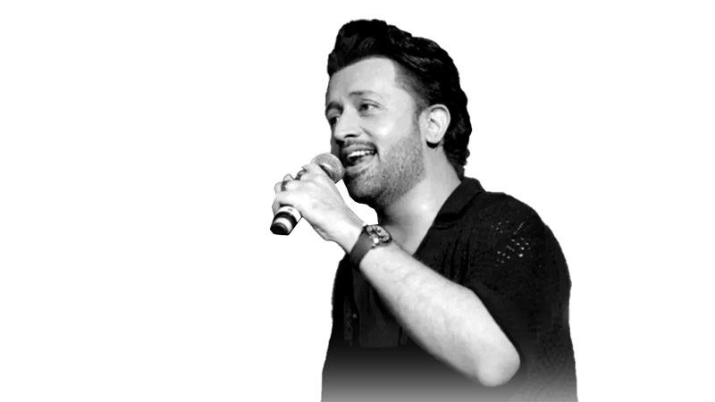 সুরের জাদুতে ঢাকা মাতালেন আতিফ আসলাম