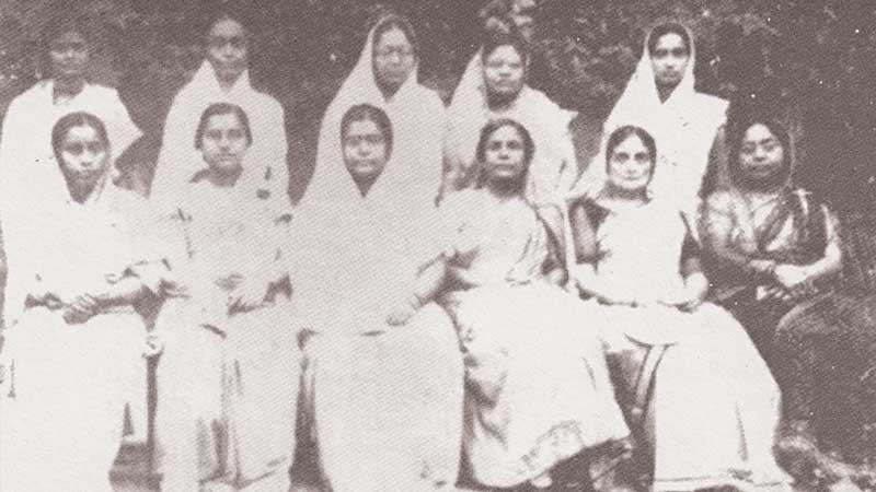 অবরোধবাসিনী থেকে সাহিত্য মঞ্চের অভিযাত্রী