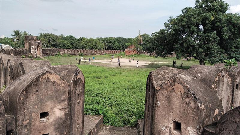 মগ ও পর্তুগিজদের লুটতরাজ মোকাবেলায়  জলদুর্গ নির্মাণ করে মোগল প্রশাসন