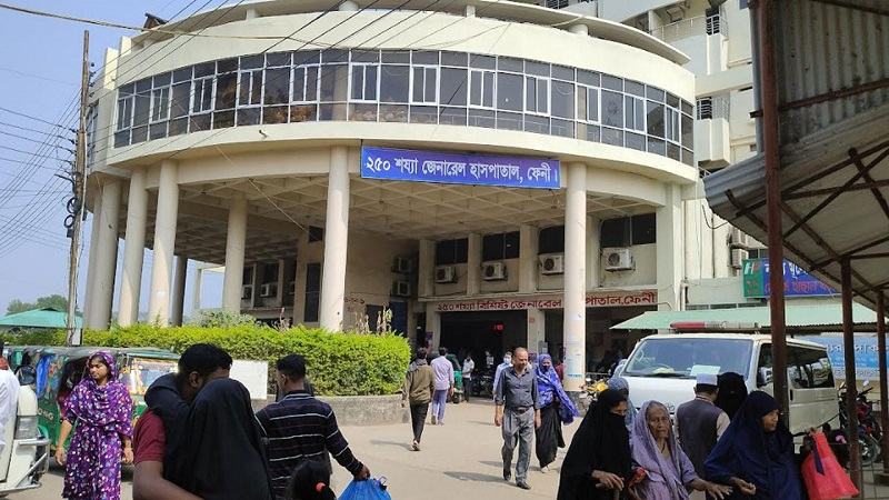 ফেনীতে ট্রাকের নিয়ন্ত্রণ হারিয়ে গাছের সঙ্গে ধাক্কায় নিহত ২