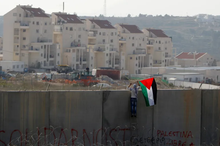 2013-01-04T120000Z_673443516_GM1E9141T4V01_RTRMADP_3_PALESTINIANS-ISRAEL-1789313449