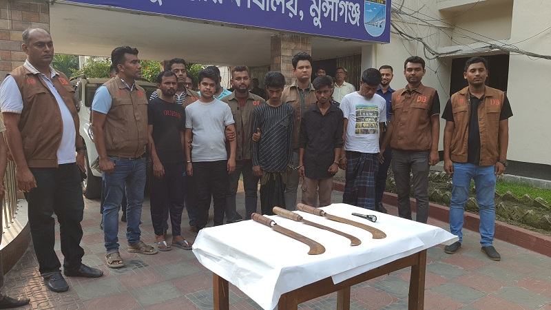 ঢাকা-মাওয়া এক্সপ্রেসওয়েতে রাস্তা ব্লক করে ডাকাতির চেষ্টা, গ্রেফতার ৫