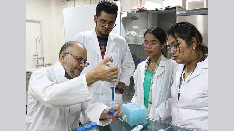 ভবিষ্যৎ বিনির্মাণে ইস্ট ওয়েস্ট ইউনিভার্সিটির ‘রিসার্চ হাব’