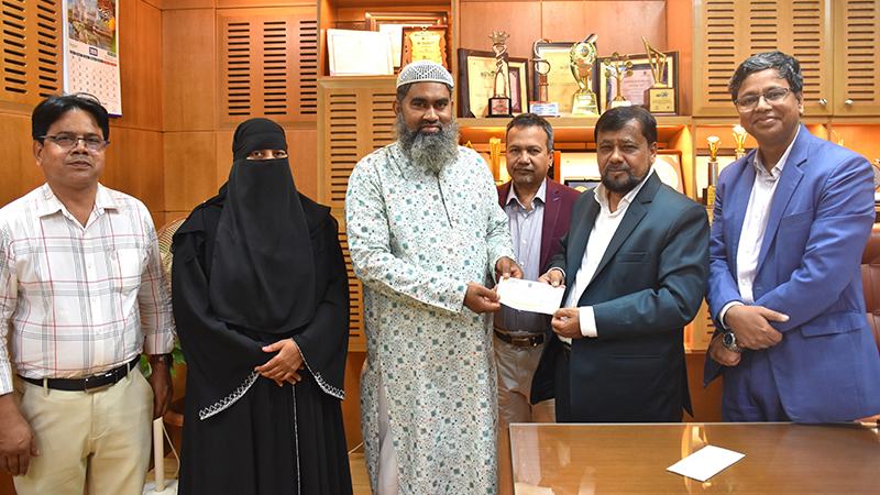গ্রাহকের ৩৭ লাখ টাকার বীমা দাবি পরিশোধ ন্যাশনাল লাইফের