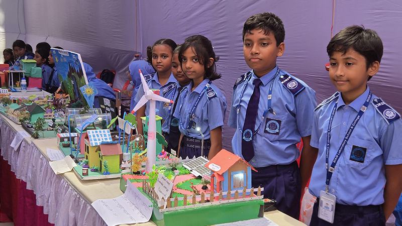 ১০৬ উদ্ভাবনী প্রকল্প নিয়ে মেলায় শিক্ষার্থীরা