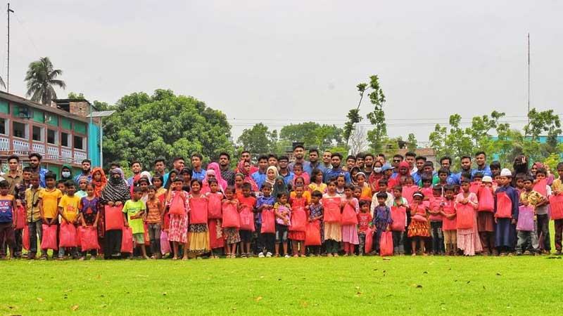 সুবিধাবঞ্চিত শিশুদের মুখে হাসি ফোটানো একদল স্বপ্নবাজ তরুণ