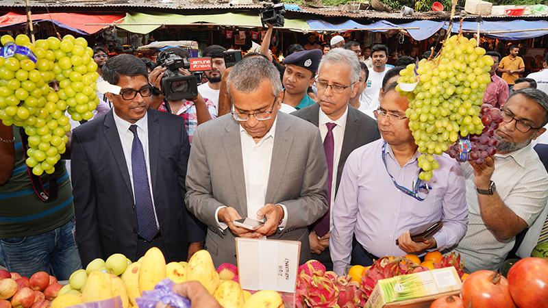 বাংলা কিউআরের প্রসারে আইএফআইসি ব্যাংকের সচেতনতামূলক কার্যক্রমে গভর্নর