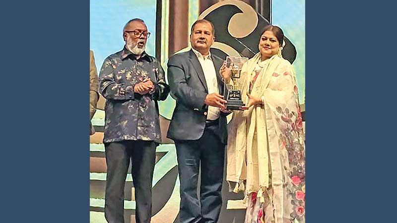 চ্যানেল আই মিউজিক অ্যাওয়ার্ডে সম্মানিত যারা