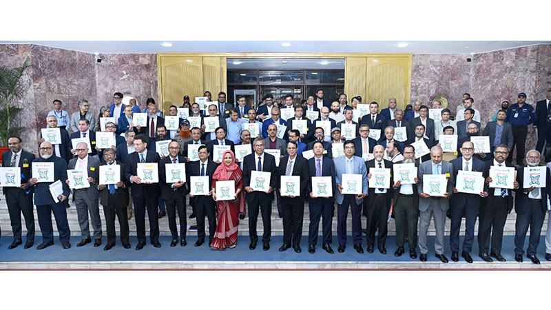 ‘বাংলা কিউআর কোডের প্রচারণায় অংশ নিলেন গভর্নরসহ দেশের সব ব্যাংক এমডি’