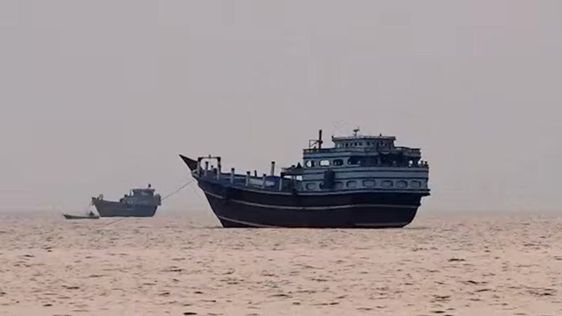 হরমুজ প্রণালিতে জ্বালানিবাহী ট্যাংকার চলাচল সর্বনিম্নে